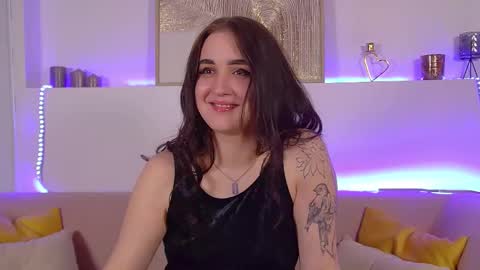 Christina online show from 03/11/25, 06:41