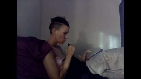 Christina Saunters online show from 10/04/25, 02:37