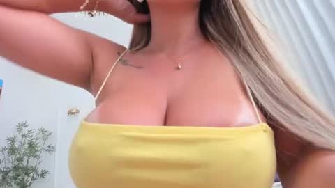 Snapshot of christine0990__ chatting on 07/15/26, 04:07 Hi im Christine online show from 07/15/26, 04:07