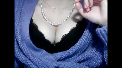 christine40211 online show from 01/03/25, 12:52