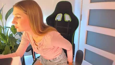 Christine Cardo online show from 09/27/25, 09:42