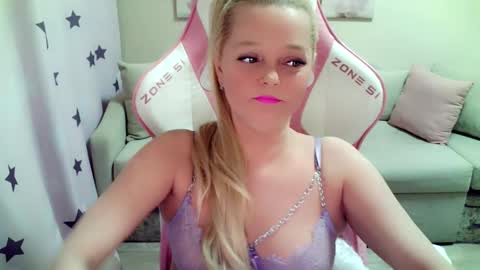 Snapshot of christirose chatting on 02/07/26, 01:48 Christi online show from 02/07/26, 01:48