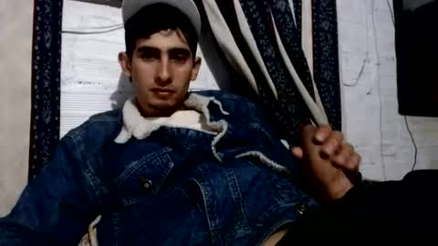 Snapshot of christoper_dick chatting on 06/12/26, 06:01 Petite Horny and chistoper dick online show from 06/12/26, 06:01