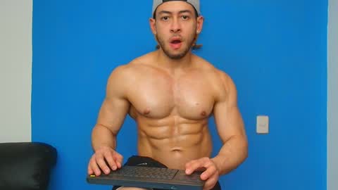 Snapshot of christopher_w chatting on 01/12/25, 02:03 Christopher online show from 01/12/25, 02:03