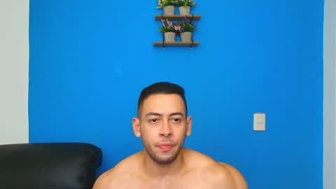 Snapshot of christopher_w chatting on 01/19/25, 03:29 Christopher online show from 01/19/25, 03:29