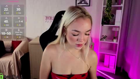 Snapshot of christy_little chatting on 11/27/25, 12:56 hristy3 online show from 11/27/25, 12:56