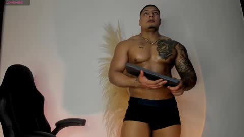 Snapshot of chrizmacgregor chatting on 10/10/25, 02:10 chrizmacgregor online show from 10/10/25, 02:10