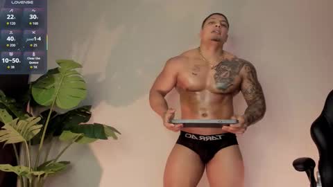 Snapshot of chrizmacgregor chatting on 10/24/25, 01:24 chrizmacgregor online show from 10/24/25, 01:24