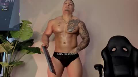 Snapshot of chrizmacgregor chatting on 10/26/25, 08:04 chrizmacgregor online show from 10/26/25, 08:04