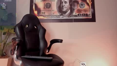 Snapshot of chrizmacgregor chatting on 11/28/25, 11:29 chrizmacgregor online show from 11/28/25, 11:29