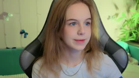 EvaBlonde TayaBrunette EliieBlack hair online show from 01/10/26, 02:30