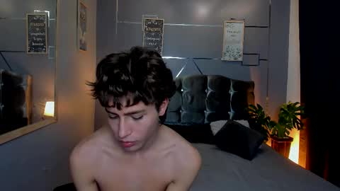 Snapshot of chrristopher77 chatting on 10/17/25, 01:57 chrristopher77 online show from 10/17/25, 01:57