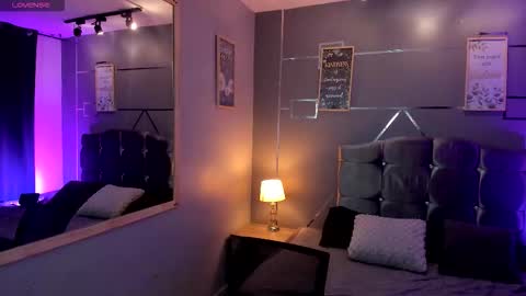 Snapshot of chrristopher77 chatting on 10/22/25, 01:00 chrristopher77 online show from 10/22/25, 01:00