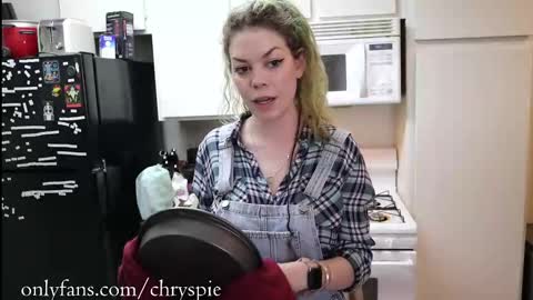 Snapshot of chrysanthulu chatting on 09/26/25, 05:00 Chrys online show from 09/26/25, 05:00