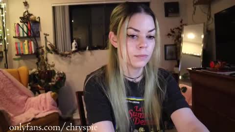 Snapshot of chrysanthulu chatting on 10/07/25, 05:15 Chrys online show from 10/07/25, 05:15