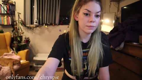 Snapshot of chrysanthulu chatting on 10/18/25, 05:32 Chrys online show from 10/18/25, 05:32