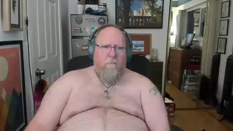 Snapshot of chubbybaybear chatting on 10/11/25, 01:49 Chubby online show from 10/11/25, 01:49