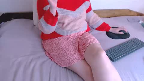 Snapshot of chubbymaia chatting on 10/30/25, 08:42 Maia online show from 10/30/25, 08:42