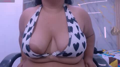 Snapshot of chuby_pau chatting on 10/22/25, 04:13 paula online show from 10/22/25, 04:13