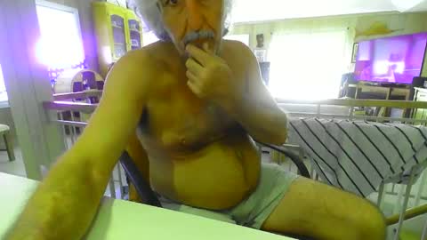 chuck354139 online show from 12/06/24, 08:51