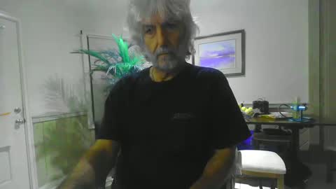 chuck354139 online show from 12/26/24, 08:50