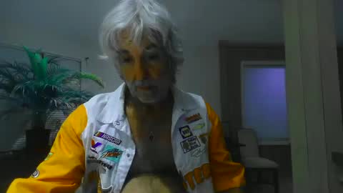 chuck354139 online show from 01/05/25, 12:42