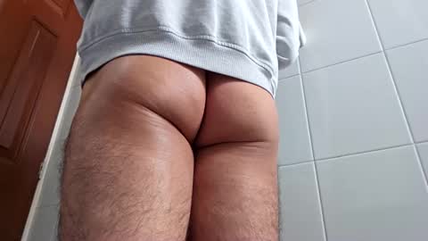 Snapshot of chulytx chatting on 02/27/25, 07:47 Jhonnyy online show from 02/27/25, 07:47