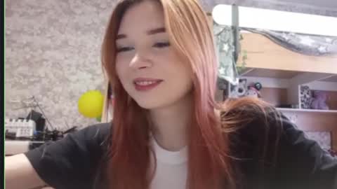 Snapshot of cicelylohry chatting on 10/21/25, 09:10 Hello Eva here   Help me to make 100 thumbs up 333 online show from 10/21/25, 09:10