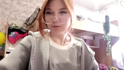 Snapshot of cicelylohry chatting on 10/22/25, 09:09 Hello Eva here   Help me to make 100 thumbs up 333 online show from 10/22/25, 09:09