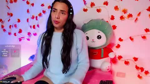 Snapshot of cinderella_lewis chatting on 02/14/25, 08:10 Sofi Eva and Mey online show from 02/14/25, 08:10