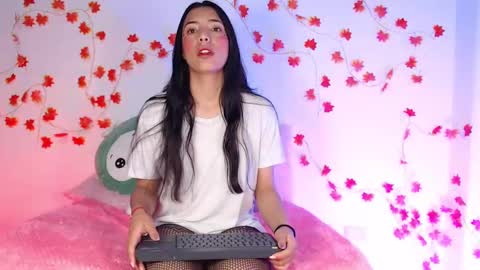 Snapshot of cinderella_lewis chatting on 03/01/25, 08:13 Sofi Eva and Mey online show from 03/01/25, 08:13