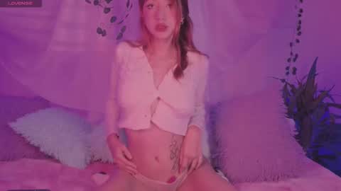 Snapshot of cinderella_lewis chatting on 10/19/25, 04:46 Sofi Eva and Mey online show from 10/19/25, 04:46