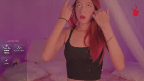 Snapshot of cinderella_lewis chatting on 11/05/25, 03:06 Sofi Eva and Mey online show from 11/05/25, 03:06