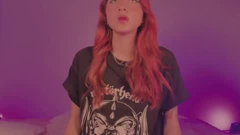 Snapshot of cinderella_lewis chatting on 11/21/25, 04:05 Sofi Eva and Mey online show from 11/21/25, 04:05