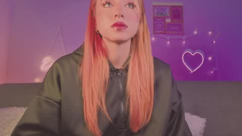 Snapshot of cinderella_lewis chatting on 04/05/26, 02:31 Sofi Eva and Mey online show from 04/05/26, 02:31