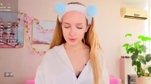 Snapshot of cindyreming01 chatting on 09/09/25, 07:08 indy online show from 09/09/25, 07:08