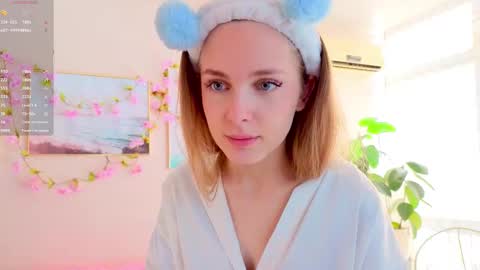 Snapshot of cindyreming01 chatting on 09/11/25, 06:57 indy online show from 09/11/25, 06:57