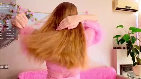 Snapshot of cindyreming01 chatting on 09/12/25, 06:35 indy online show from 09/12/25, 06:35