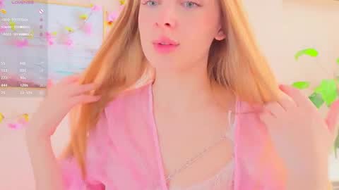 Snapshot of cindyreming01 chatting on 09/13/25, 06:35 indy online show from 09/13/25, 06:35