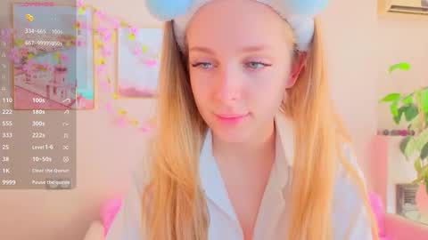 Snapshot of cindyreming01 chatting on 09/16/25, 06:36 indy online show from 09/16/25, 06:36