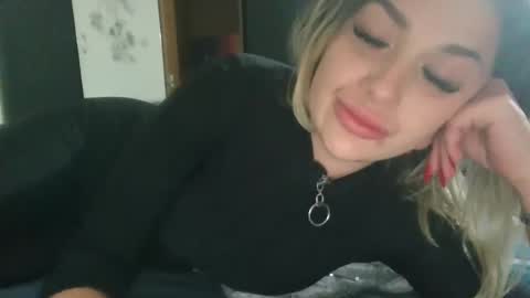 Snapshot of cindysweet24 chatting on 01/17/25, 08:33 GreenKarina online show from 01/17/25, 08:33