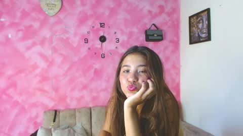 Snapshot of cinna__ chatting on 03/31/26, 10:32 cinna__ online show from 03/31/26, 10:32