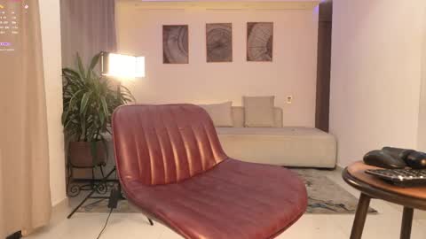 Snapshot of cinnamon__criss chatting on 04/09/26, 11:10 cinnamon__criss online show from 04/09/26, 11:10