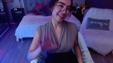 cinnamon_bite online show from 12/03/25, 02:59