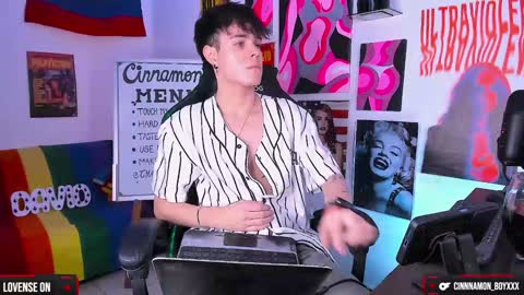 Snapshot of cinnamon_boyxxx chatting on 12/06/24, 04:03 David     Independent Model online show from 12/06/24, 04:03