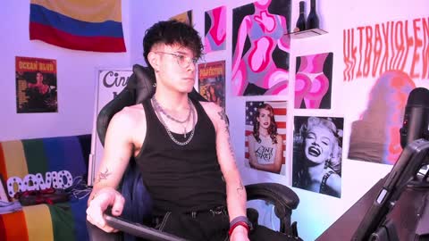 Snapshot of cinnamon_boyxxx chatting on 02/04/25, 04:59 David     Independent Model online show from 02/04/25, 04:59
