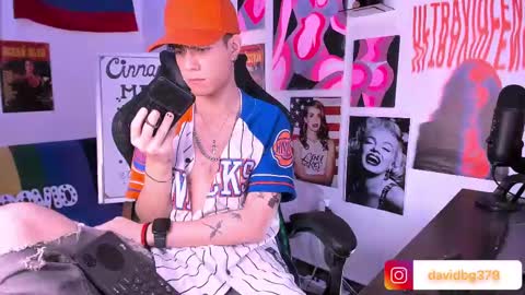 Snapshot of cinnamon_boyxxx chatting on 02/11/25, 01:10 David     Independent Model online show from 02/11/25, 01:10