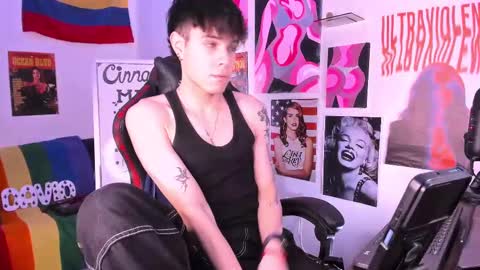 Snapshot of cinnamon_boyxxx chatting on 02/17/25, 04:20 David     Independent Model online show from 02/17/25, 04:20