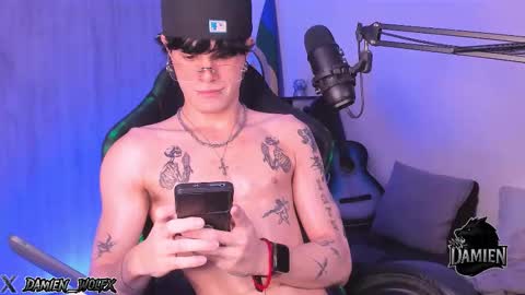 Snapshot of cinnamon_boyxxx chatting on 09/21/25, 02:35 David     Independent Model online show from 09/21/25, 02:35