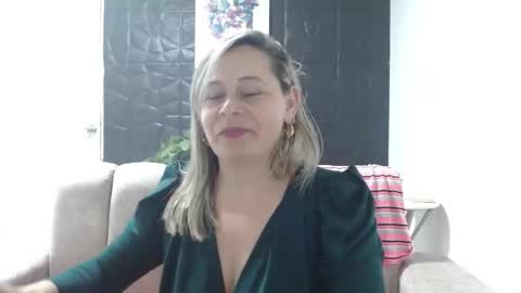 Snapshot of cinthia1609 chatting on 02/25/25, 11:00 cinthia1609 online show from 02/25/25, 11:00